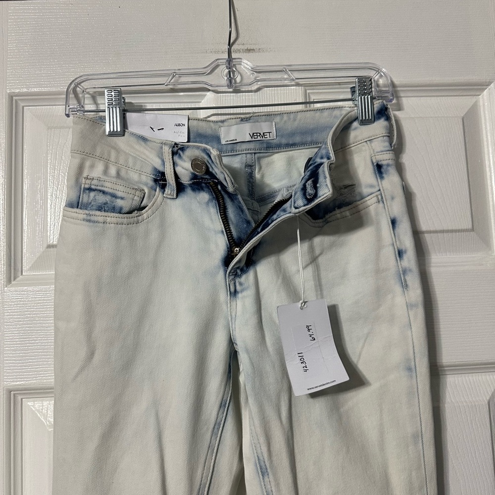 NWT Women's Vervet Alison Flared White Wash Jeans - Picture 4 of 14
